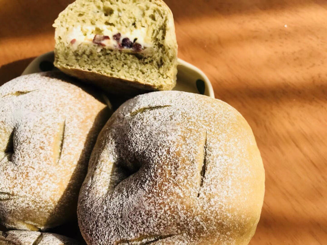 抹茶豆沙奶酪软欧包