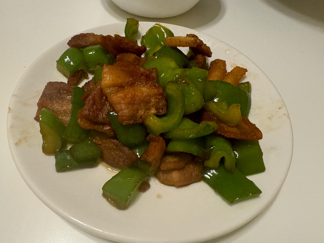 五花肉炒青椒