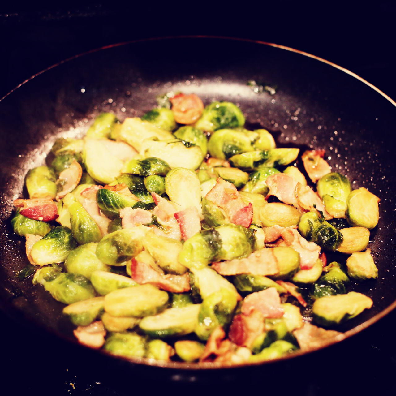 培根松子炒甘蓝菜 Brussels Sprouts with Bacon & Pine Nuts