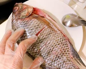 ［食谱教程］清蒸鱼 不腥不腻不臭的做法 步骤1