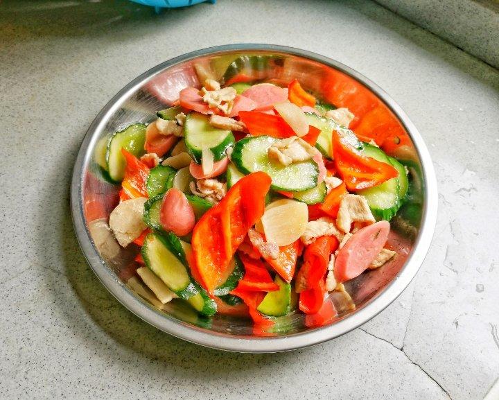厨师长教你：“脆青瓜炒肉”的家常做法，爽脆的口感另一番感受