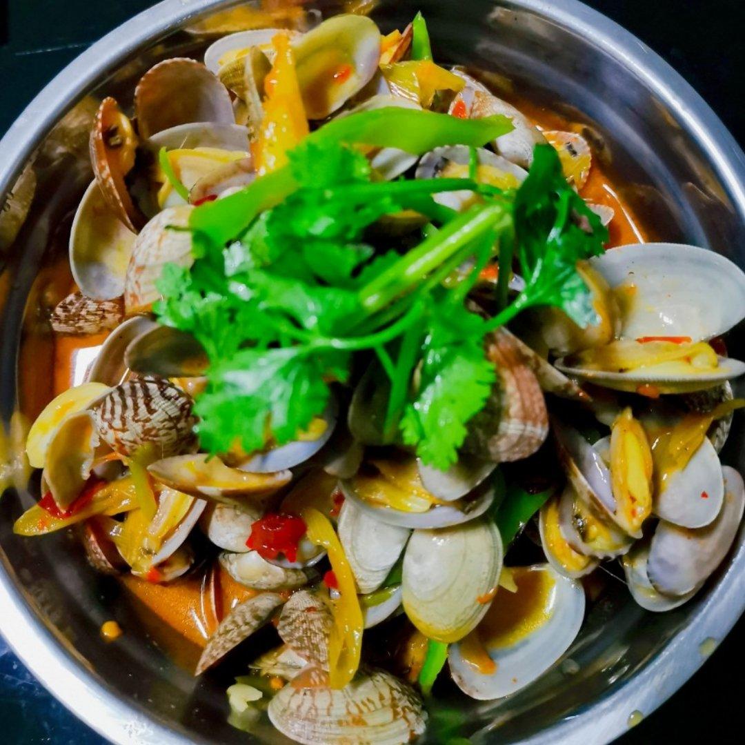 蒜香炒花甲（小孩也可以吃的一盘菜）