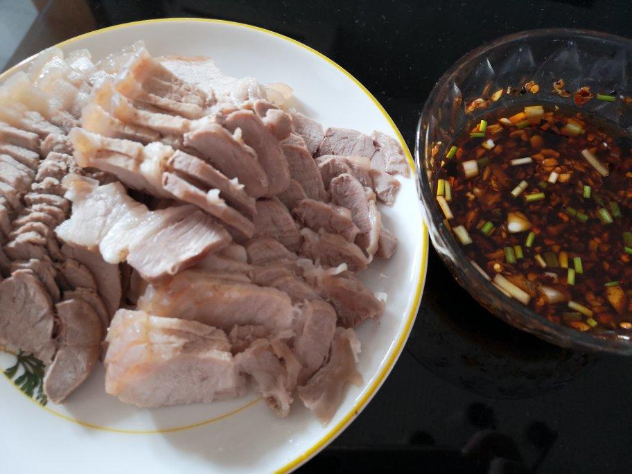 有时候，真的忍不住，搞一盘蒜泥白肉