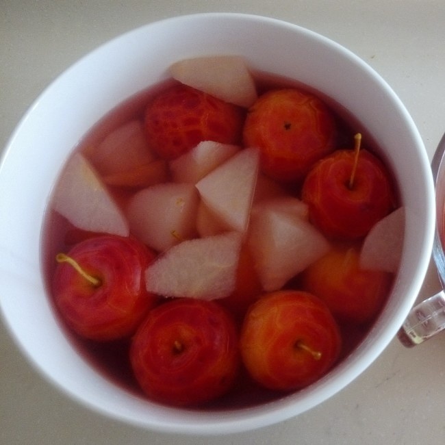 小红沙果炖梨汁的做法