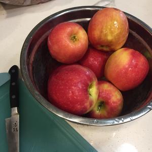无糖苹果泥 慢炖锅版- Unsweetened Applesauce(crockpot)的做法 步骤1