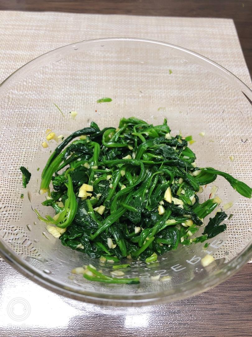 凉拌菠菜(家传秘方)