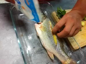 锡纸包烤鲈鱼，法帅蒸汽烤箱版的做法 步骤4