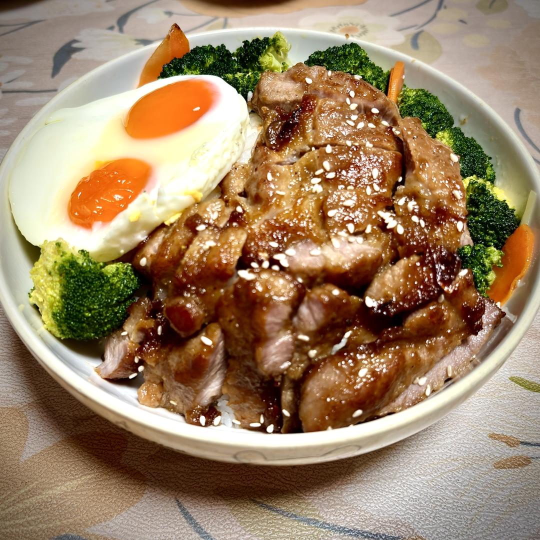 煎猪扒（超简单）和其他的猪扒在这食谱的最下面