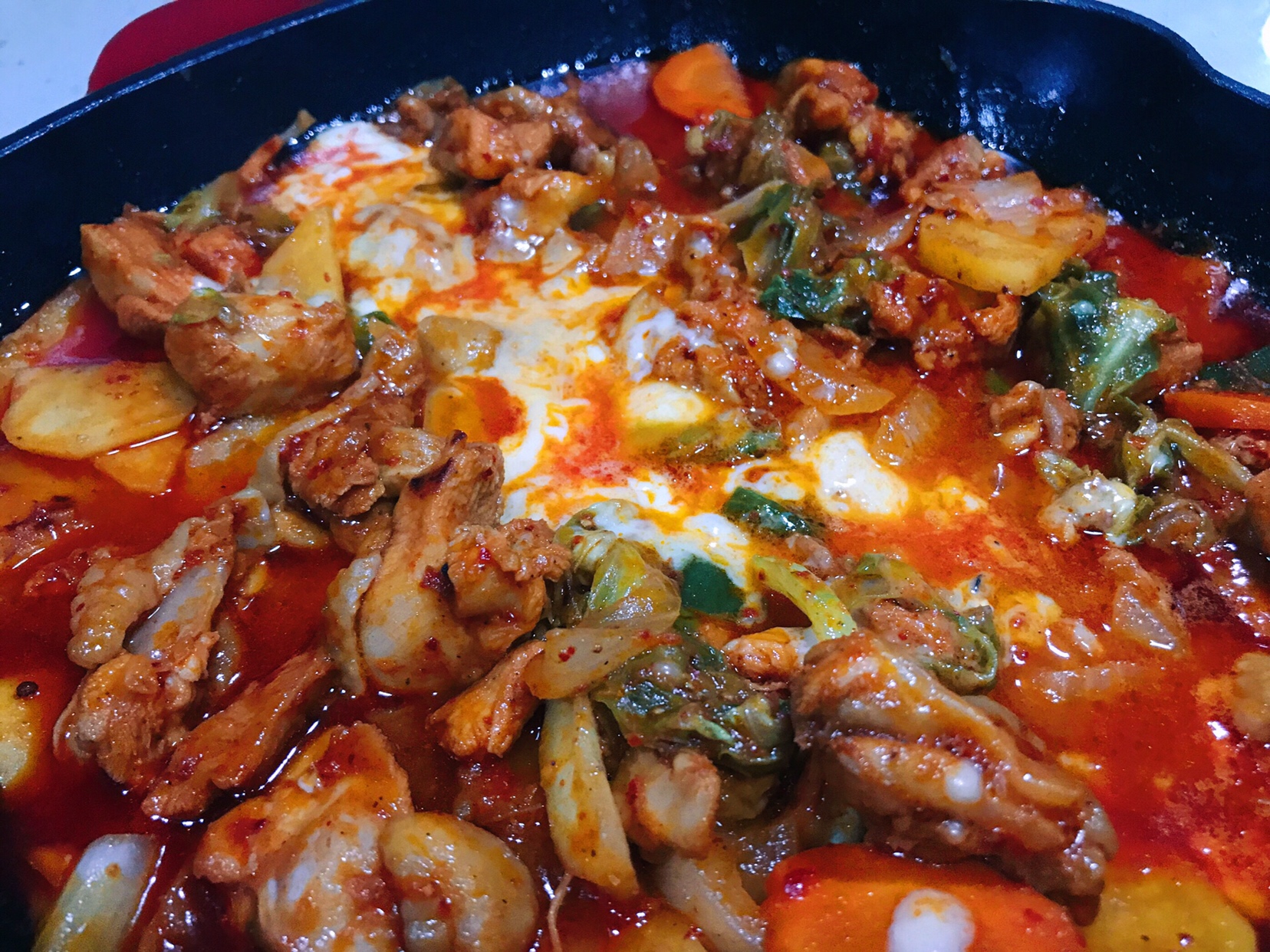 简单到怀疑人生的韩式料理【铁板春川鸡】的做法
