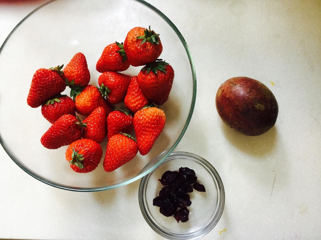 草莓百香果蔓越莓汁