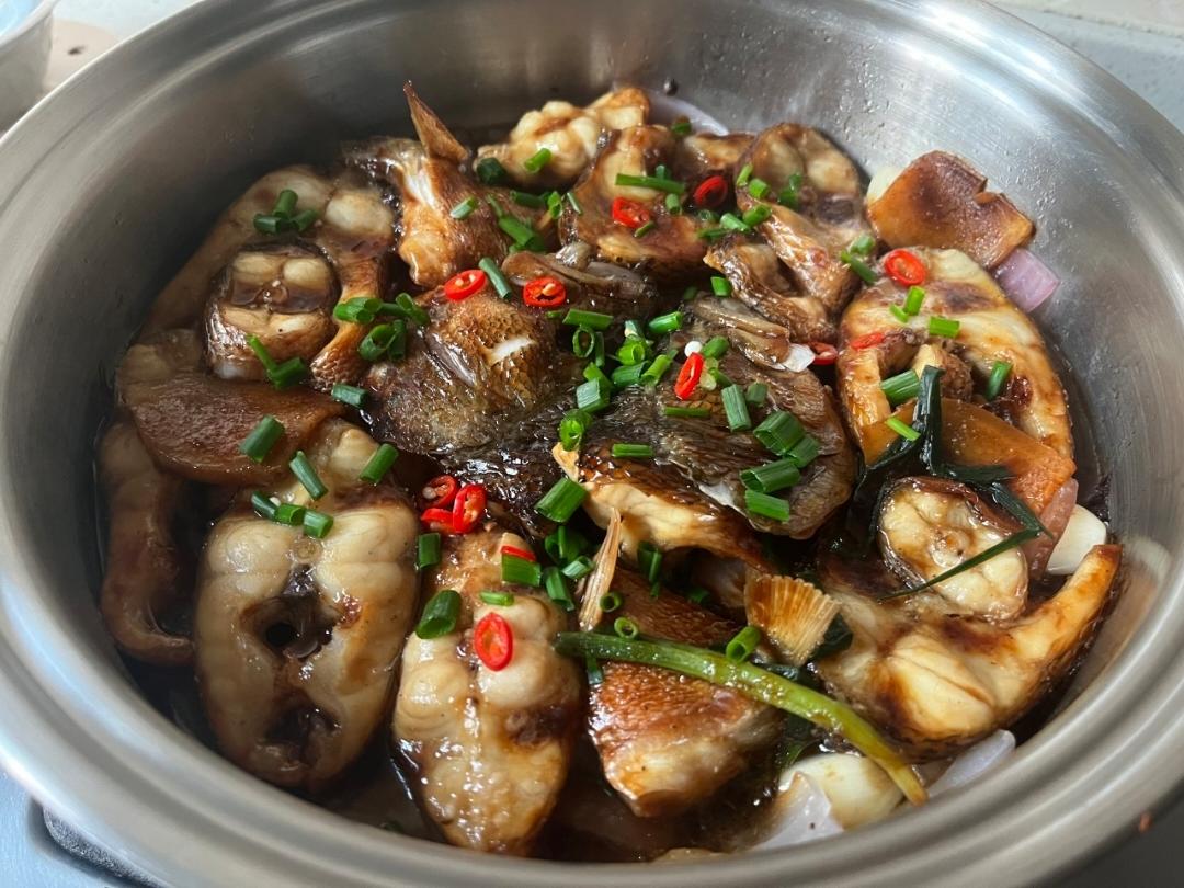 砂锅焗鲈鱼