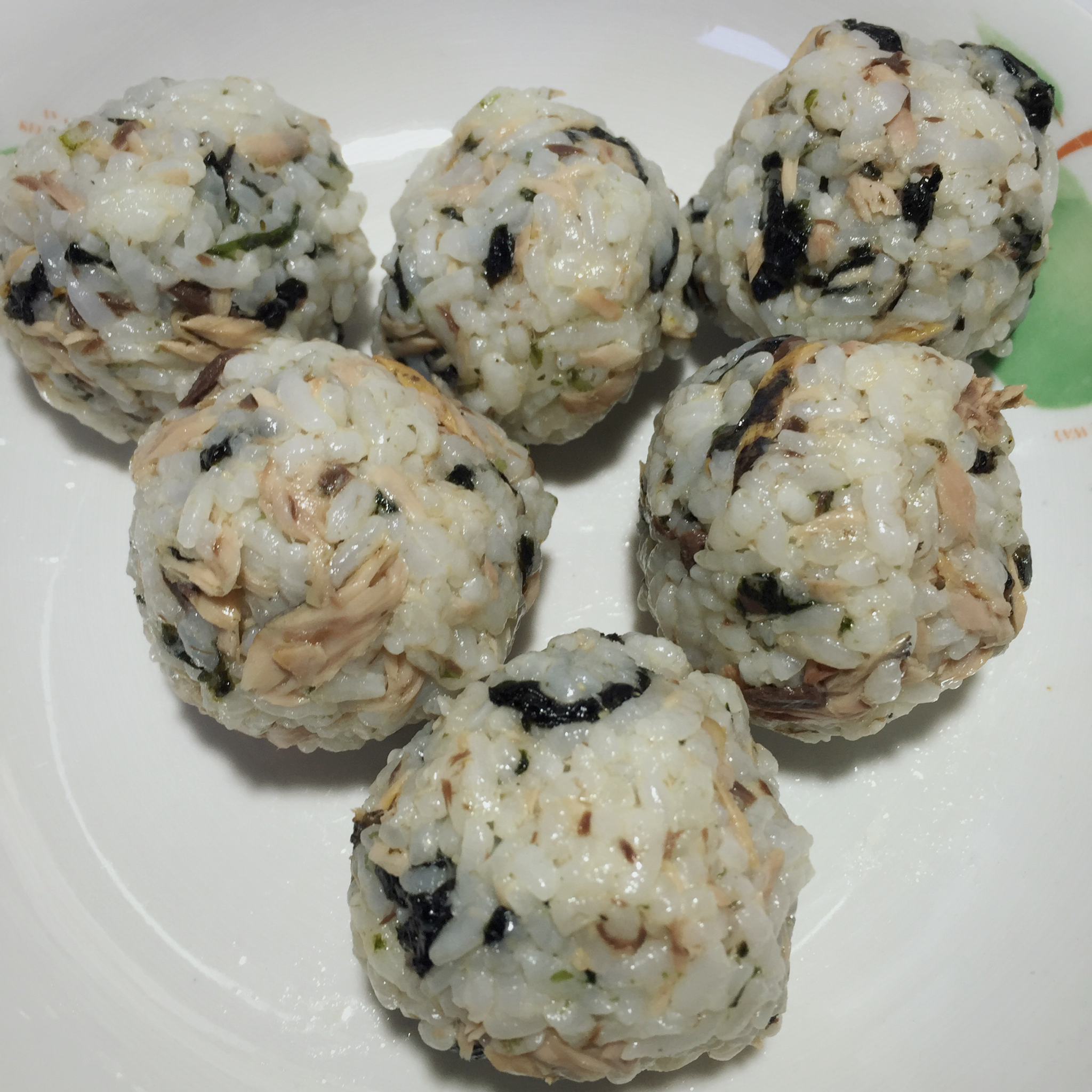 韩式金枪鱼海苔拌饭～饭团