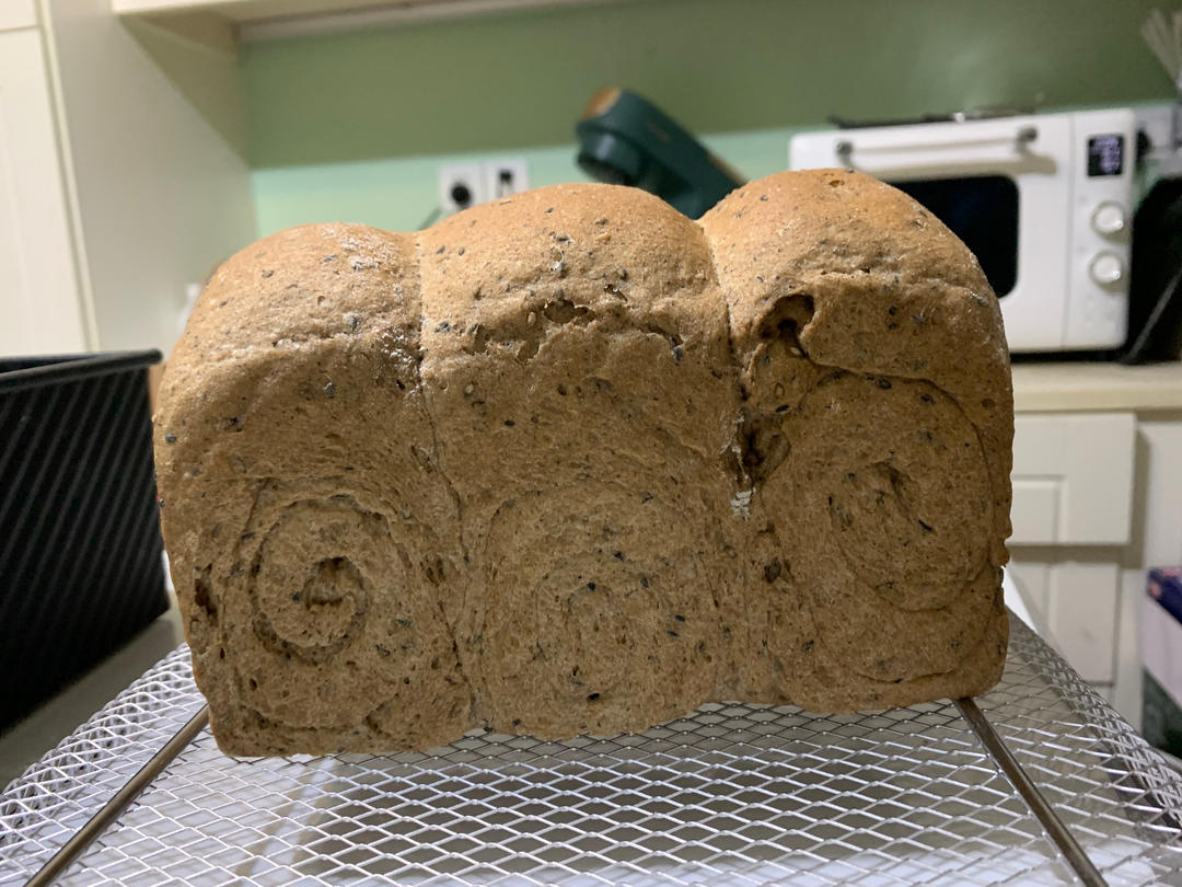 双种芝麻全麦吐司 100%全麦 烫种+波兰种