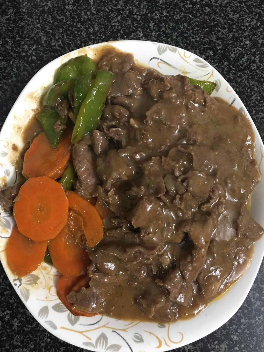 牛肉总是炒得又老又塞牙？试试这做法，肉又滑又嫩特别香