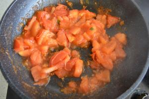 汤汁浓郁的番茄火腿烩饭！一碗不够吃的做法 步骤2
