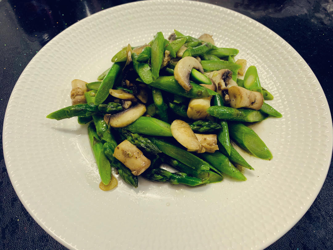 芦笋炒白蘑菇