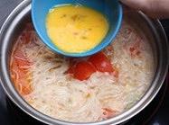 西红柿鸡蛋热汤面的做法 步骤13
