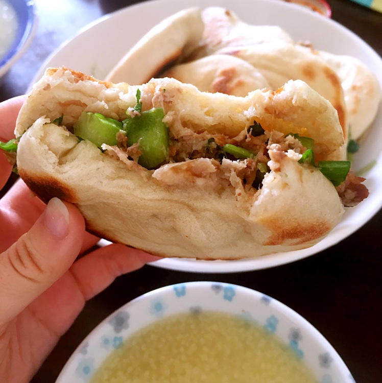 香辣辣的腊汁肉夹馍