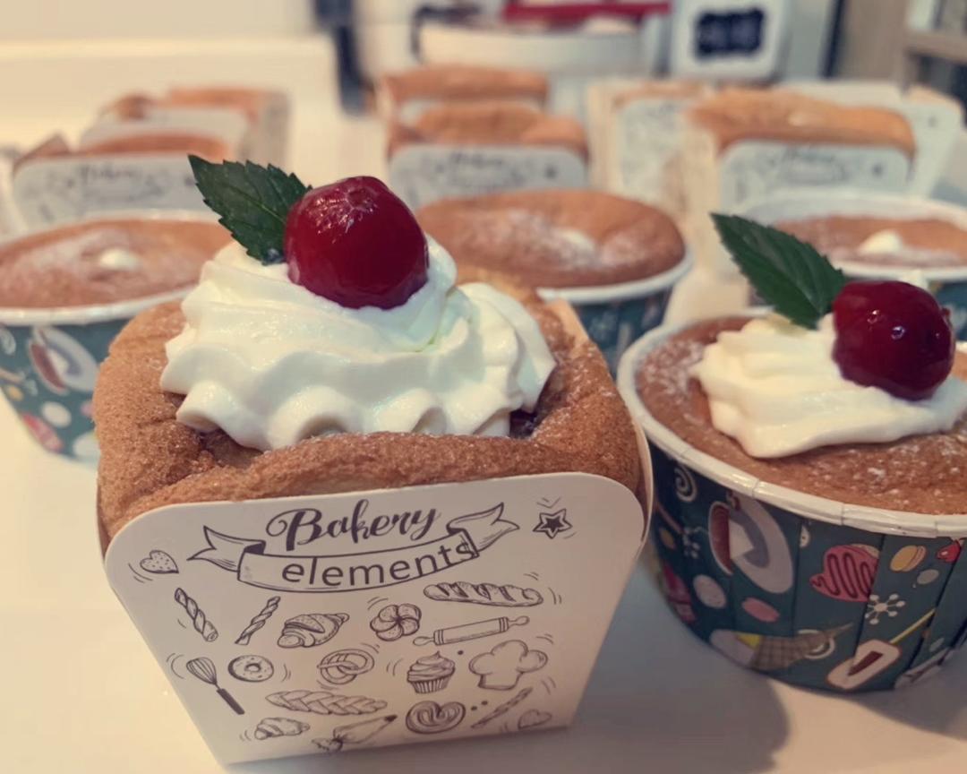 像云朵一样轻柔，北海道戚风蛋糕配🍓草莓🍓奶油馅的做法