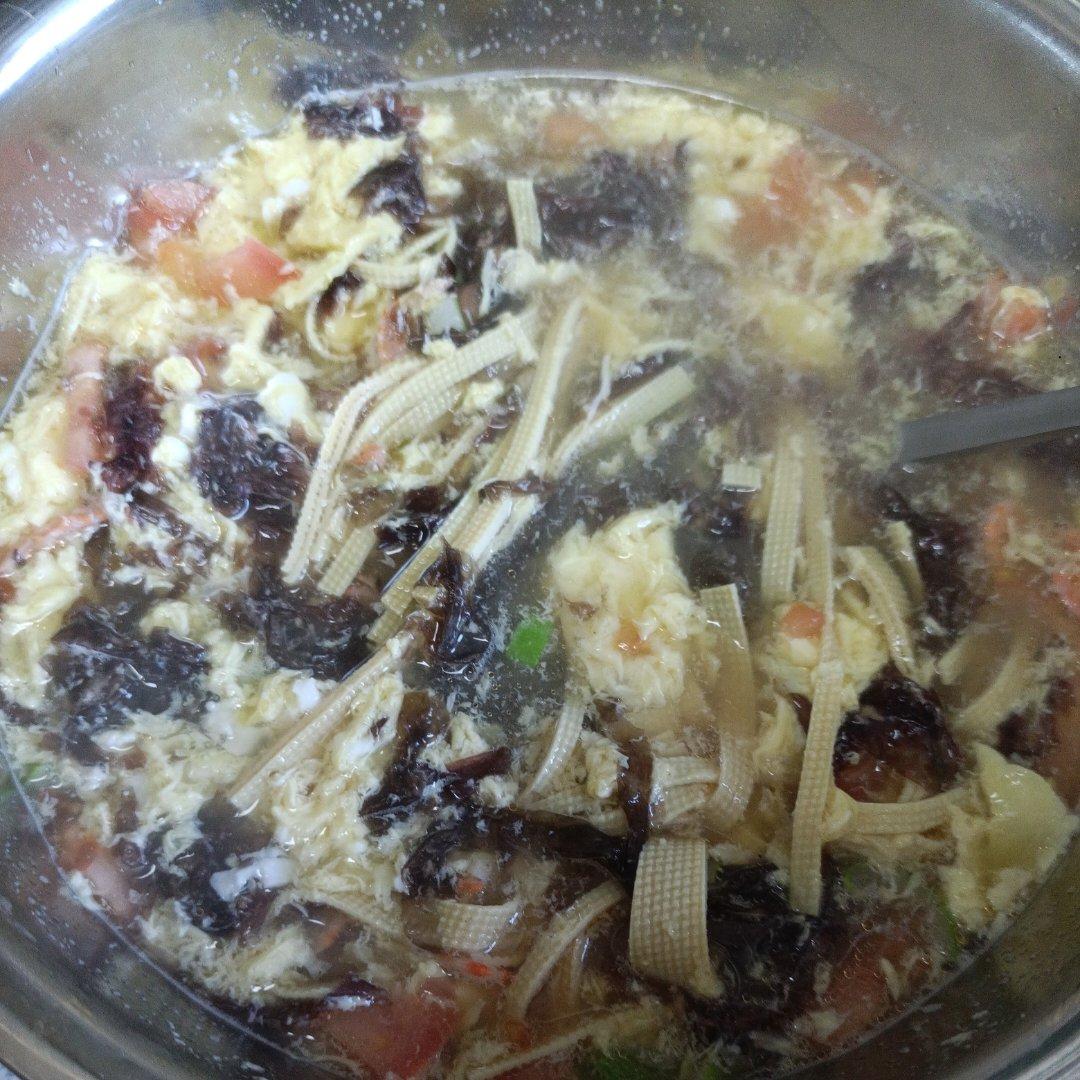 紫菜蛋花汤按照我的方法做，汤鲜味美，鸡蛋不散花还不腥，做法简单，非常好喝