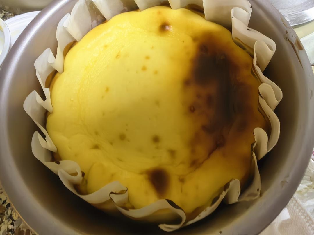 【原创】
零失败的下午茶-Basque巴斯克芝士蛋糕（消耗妙可蓝多奶油奶酪、雀巢淡奶油）