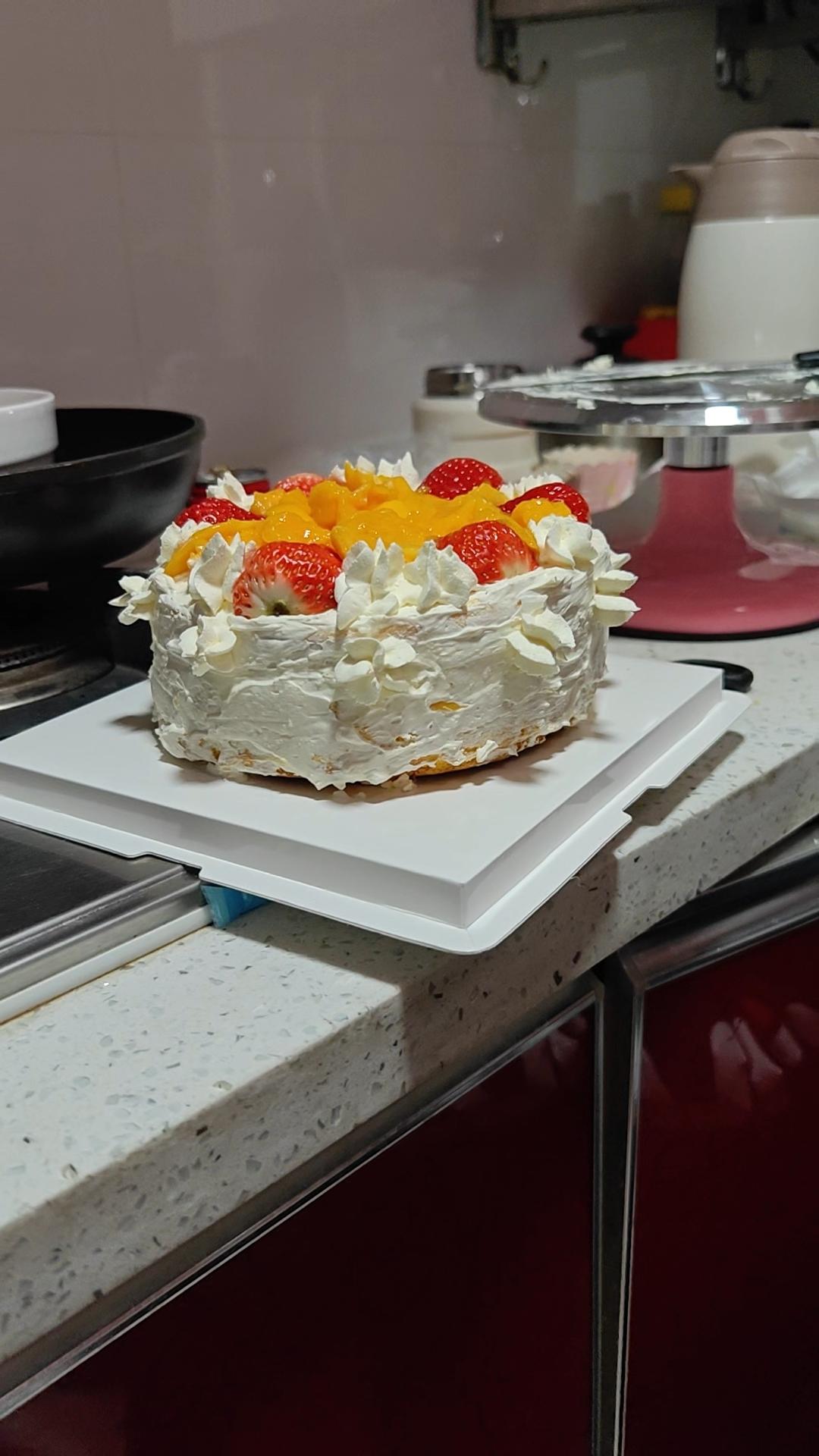 新手必成8寸生日蛋糕（详细多图干货经验分享，解决戚风蛋糕塌陷，奶油饰面涂不好，烤箱温度不好掌握等各种问题）