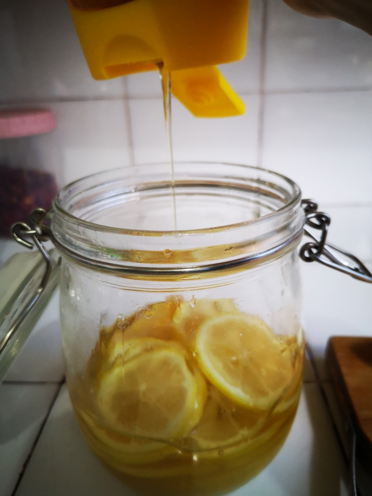 美颜蜂蜜柠檬茶的做法 步骤4