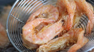 酸甜酥脆的番茄虾，年夜饭上的颜值担当，开胃下饭老少皆宜的做法 步骤5