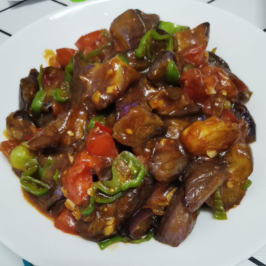 红烧茄子（佐西红柿尖椒）