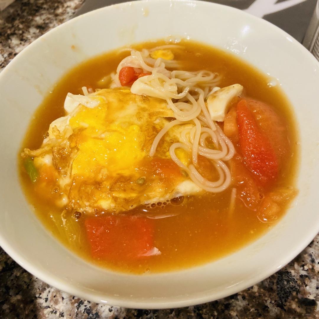 超美味浓郁汤汁番茄煎蛋面