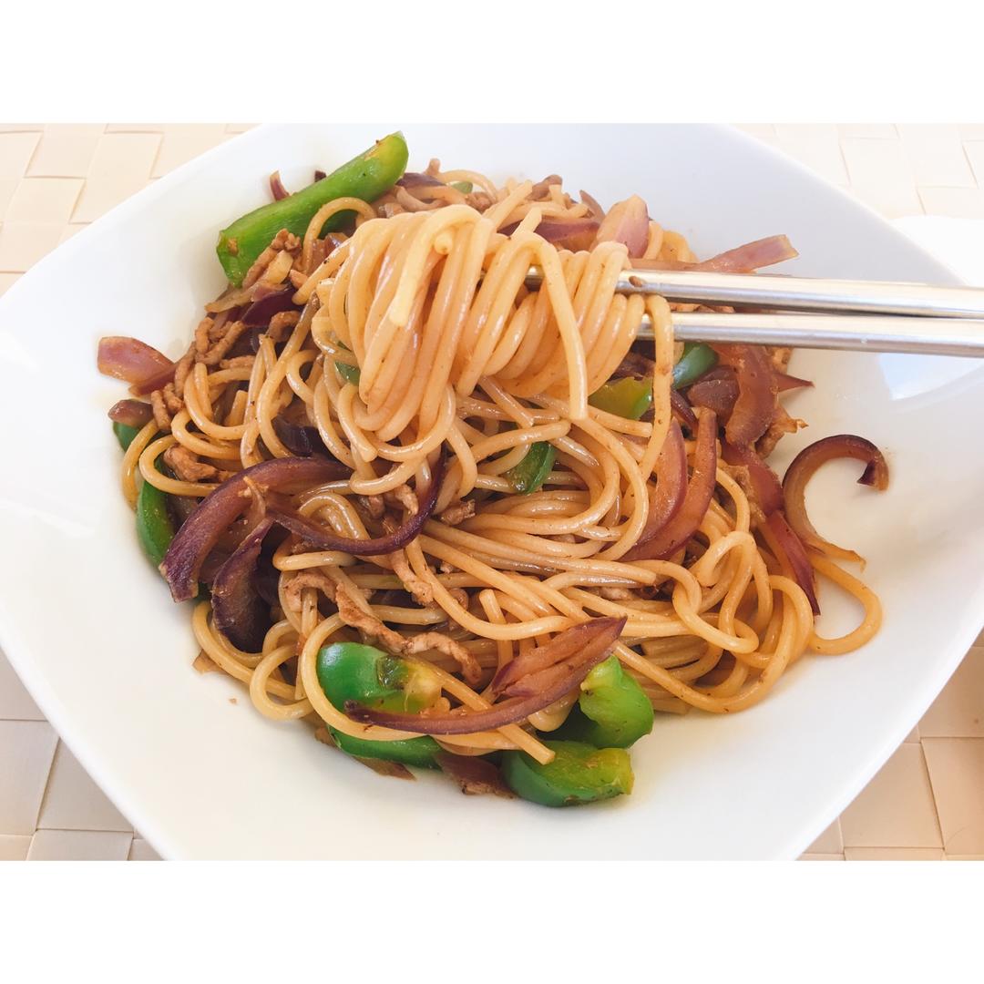 洋葱肉丝炒意面