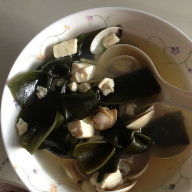蛤蜊海带豆腐汤