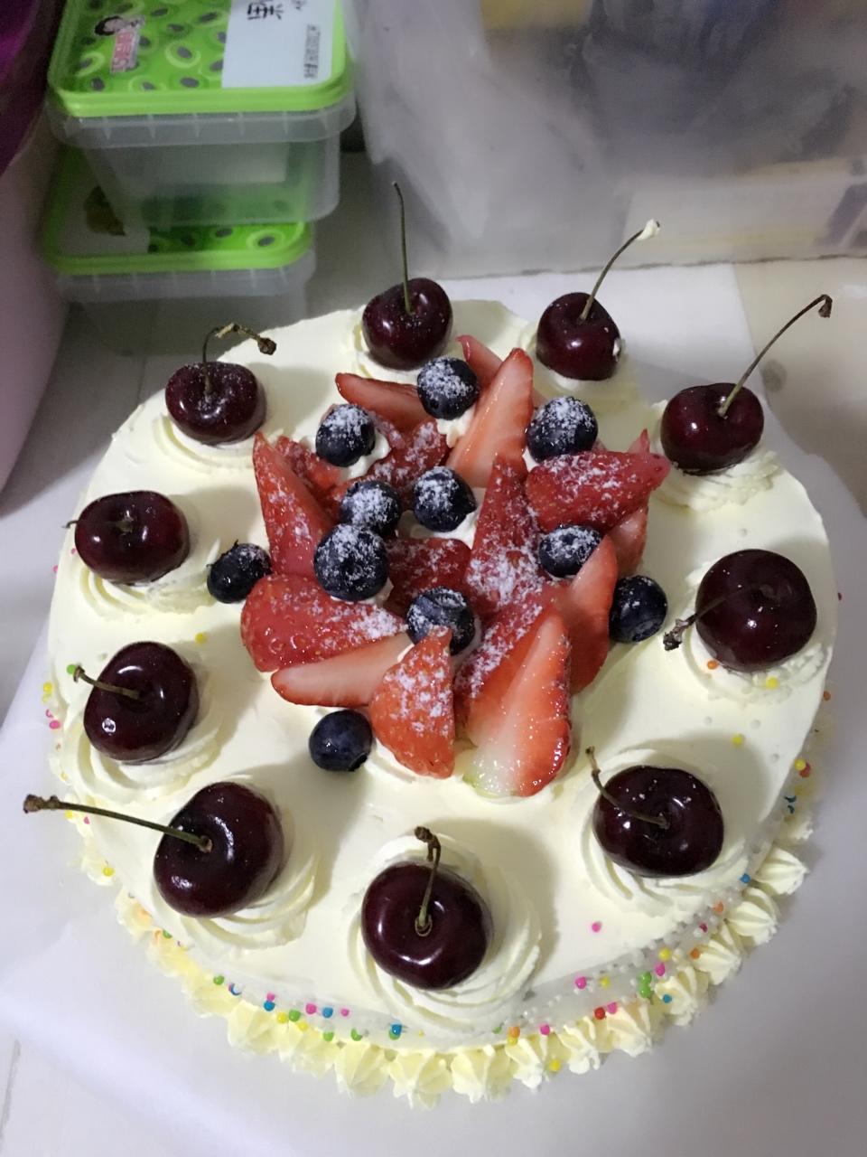 奶油水果装饰蛋糕