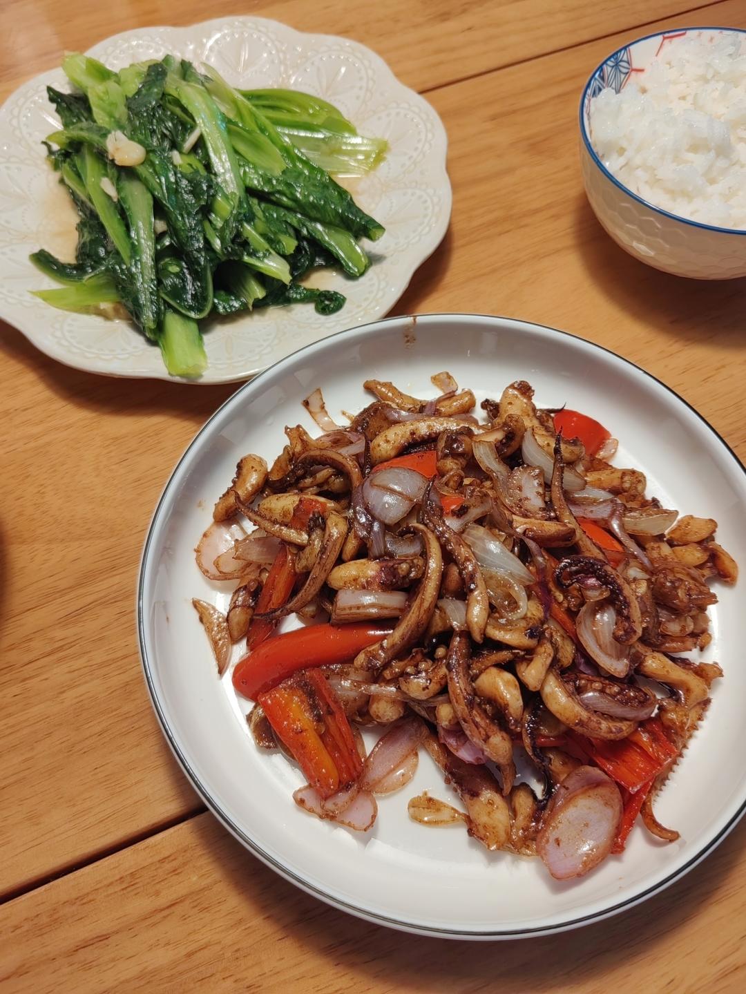 爆炒鱿鱼须，加上这一步，可以与铁板鱿鱼媲美