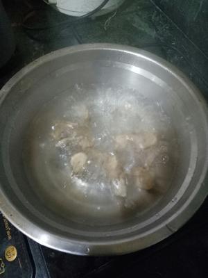萝卜干（菜脯）虾仁汤的做法 步骤2