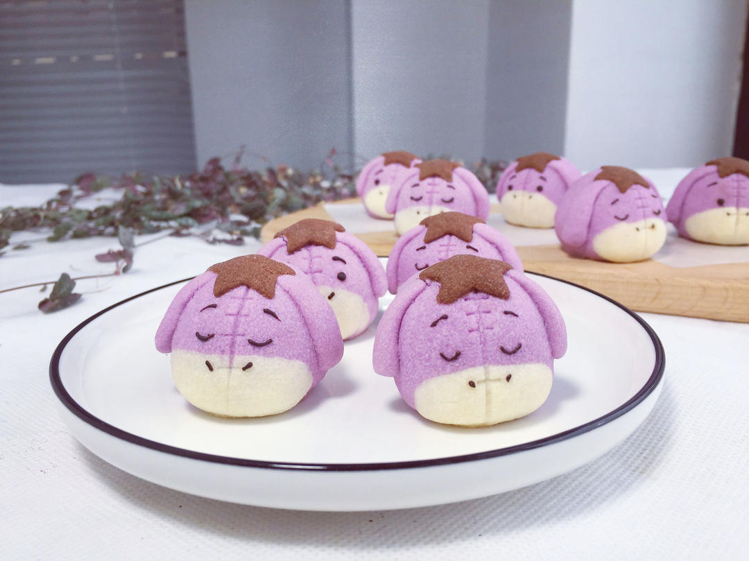 捏着玩的卡通凤梨酥