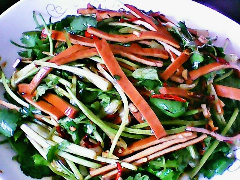 五香豆干拌香菜