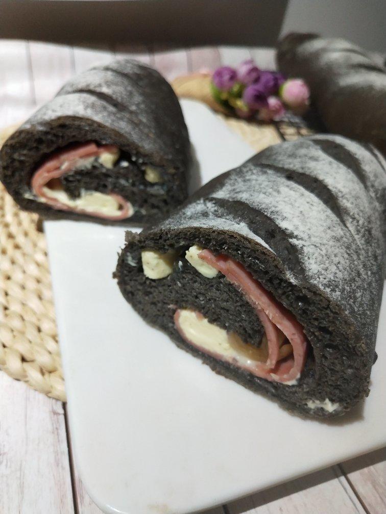 面包 墨鱼汁香肠软欧包 玮宝是乖宝做的墨鱼汁香肠软欧包