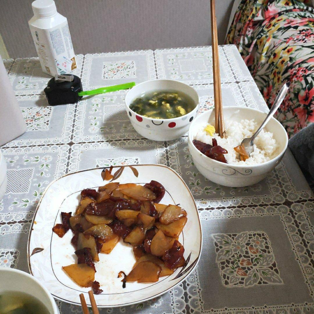 酱香土豆炒腊肠