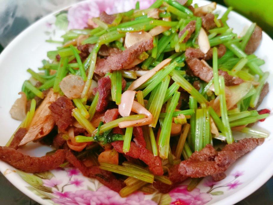 芹菜炒牛肉