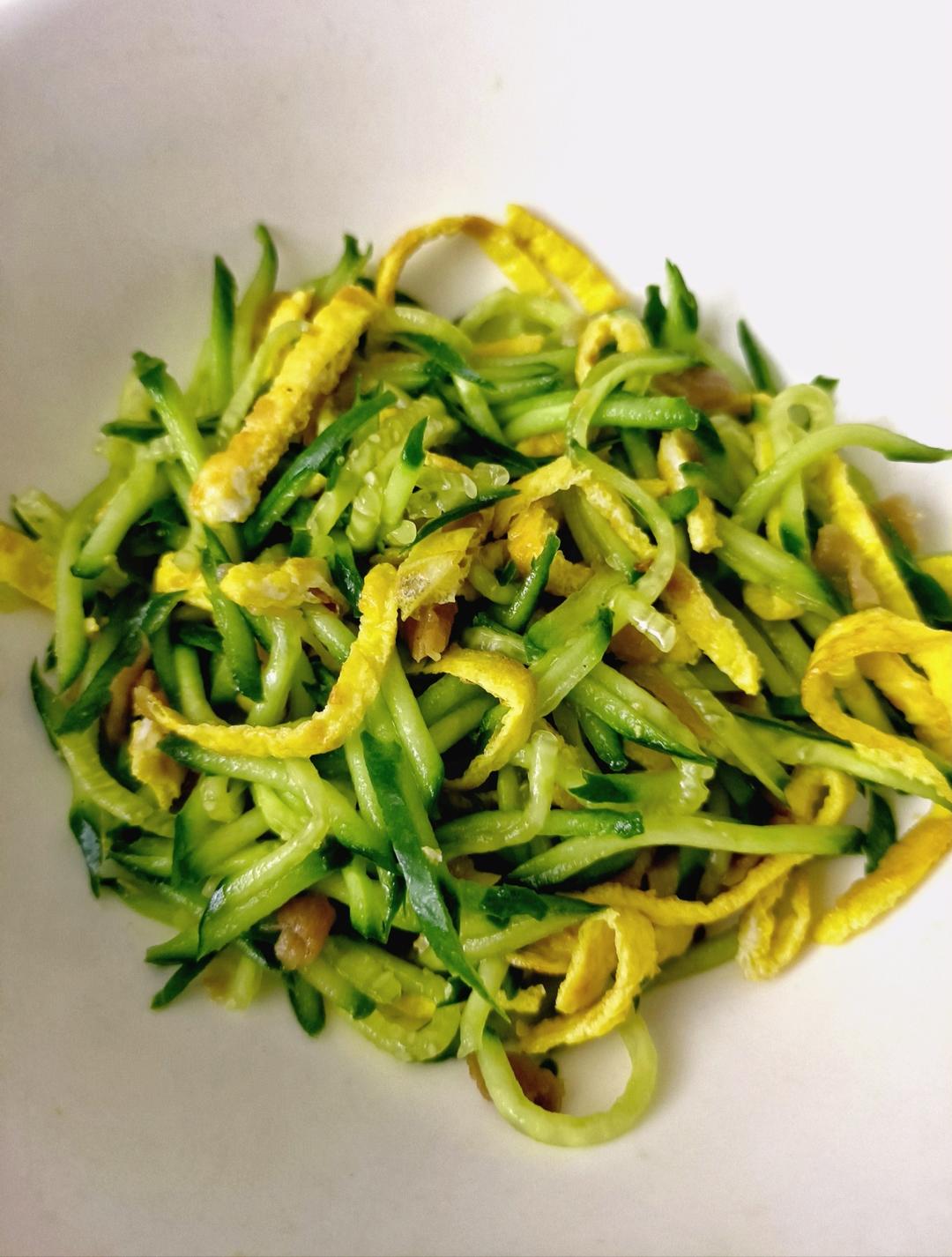 夏天来了--鸡蛋黄瓜凉菜