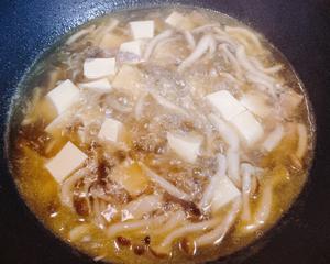 肉丝蘑菇豆腐汤的做法 步骤5