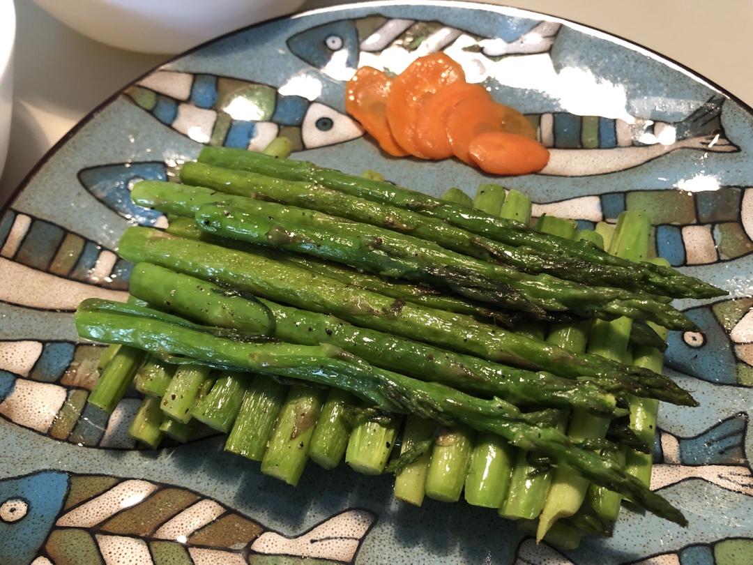 黑胡椒煎芦笋（新手水焯版）——牛排搭档