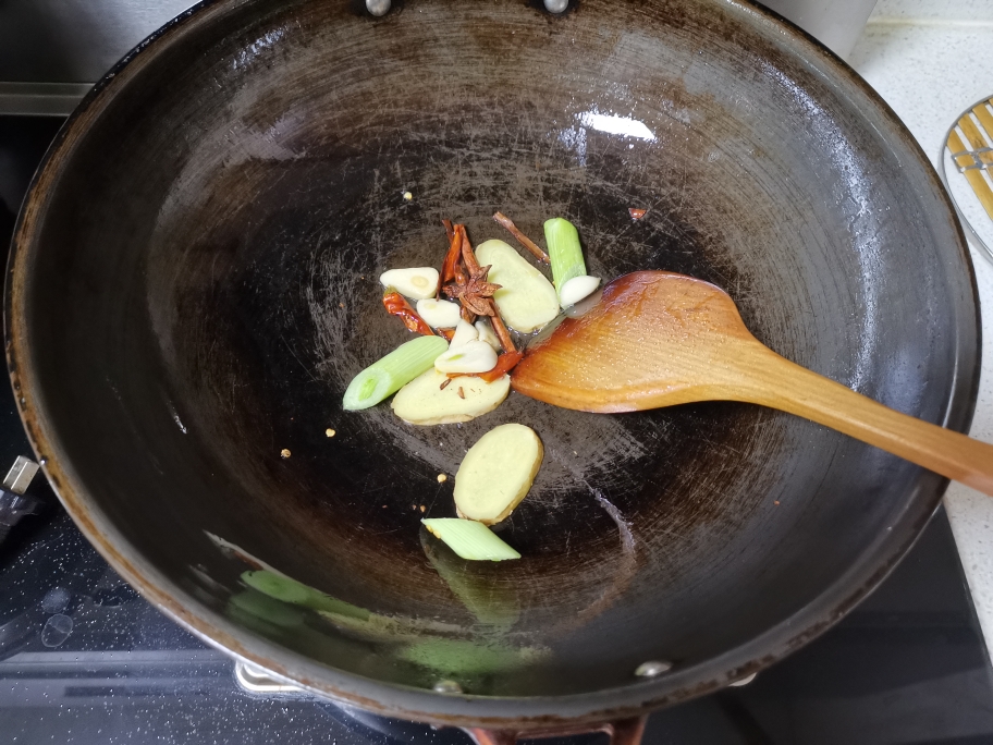 梅干菜芋头烧排骨的做法 步骤3