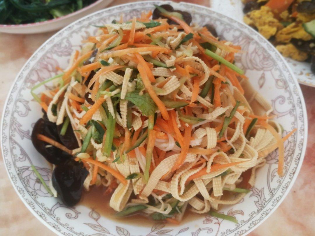 凉拌豆腐皮