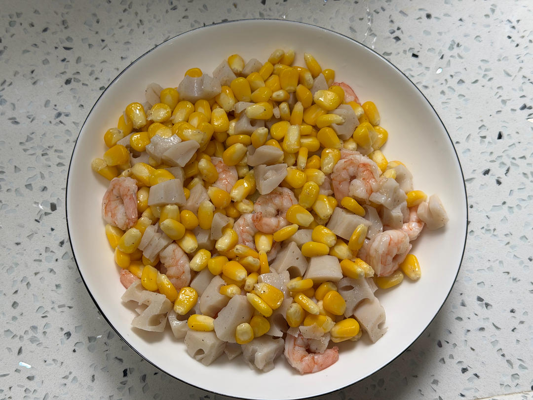 鲜虾仁玉米藕丁小炒