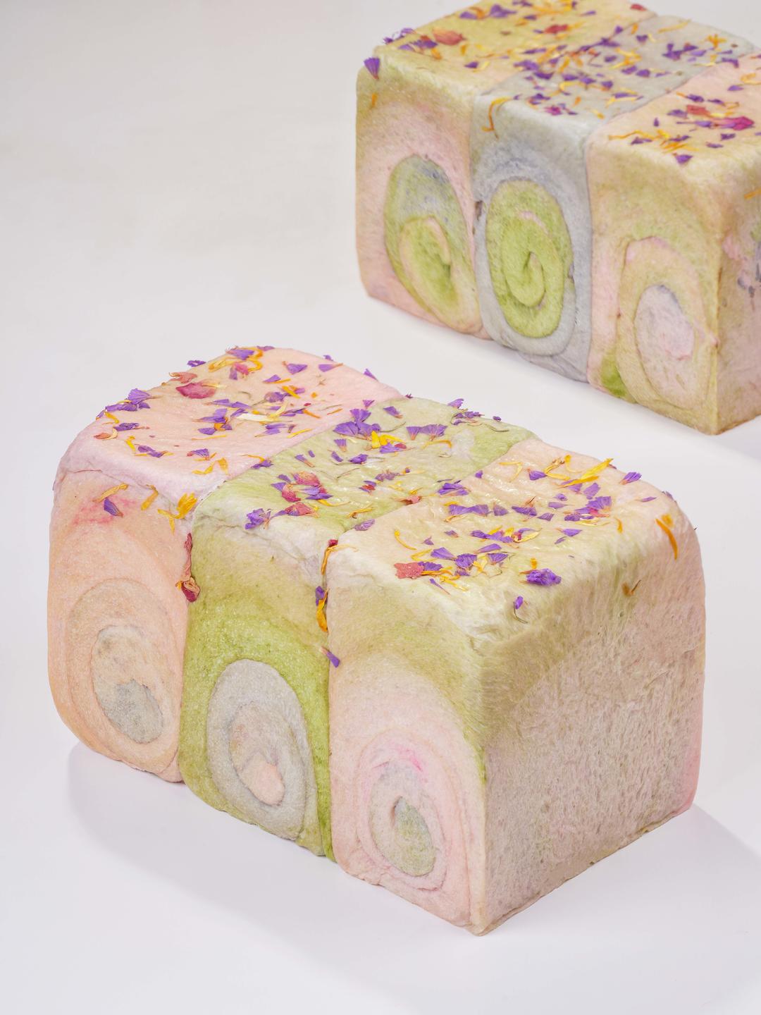 面包🍞️🍕️🍔️🍔️的封面