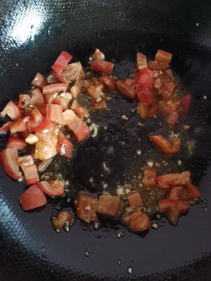 番茄🍅金针菇肥牛汤的做法 步骤5