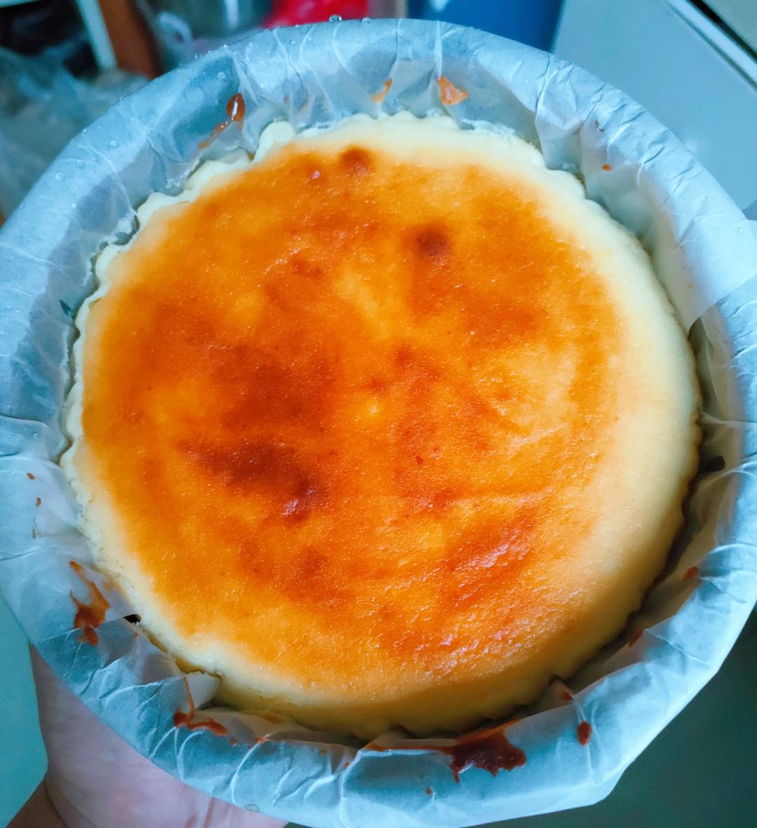 一晚上的等待果然是值得的，这是一款好吃的芝士蛋糕