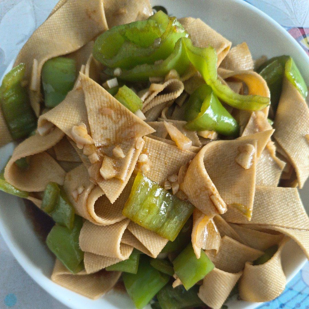 不用厨艺的尖椒干豆腐